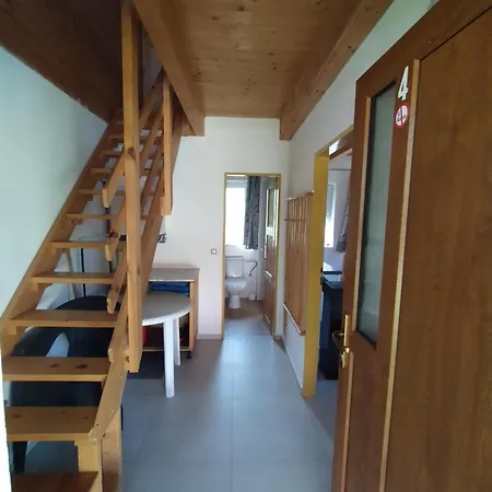 アパート Komplex Apartmanu Jestrabi *